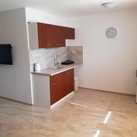 S Vinnym Sklepem Viktorie Appartement Pouzdrany