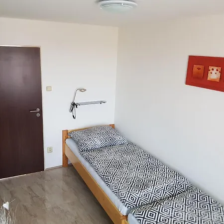 S Vinnym Sklepem Viktorie