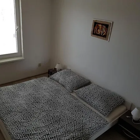 S Vinnym Sklepem Viktorie Appartement