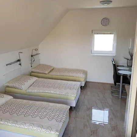 Appartement S Vinnym Sklepem Viktorie Pouzdrany